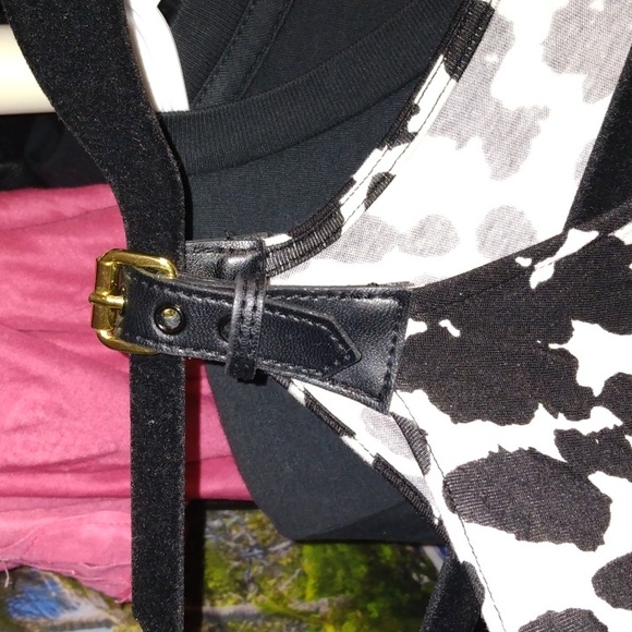 Michael Kors women's black and white cold shoulder short sleeves top Sz small - Picture 5 of 17